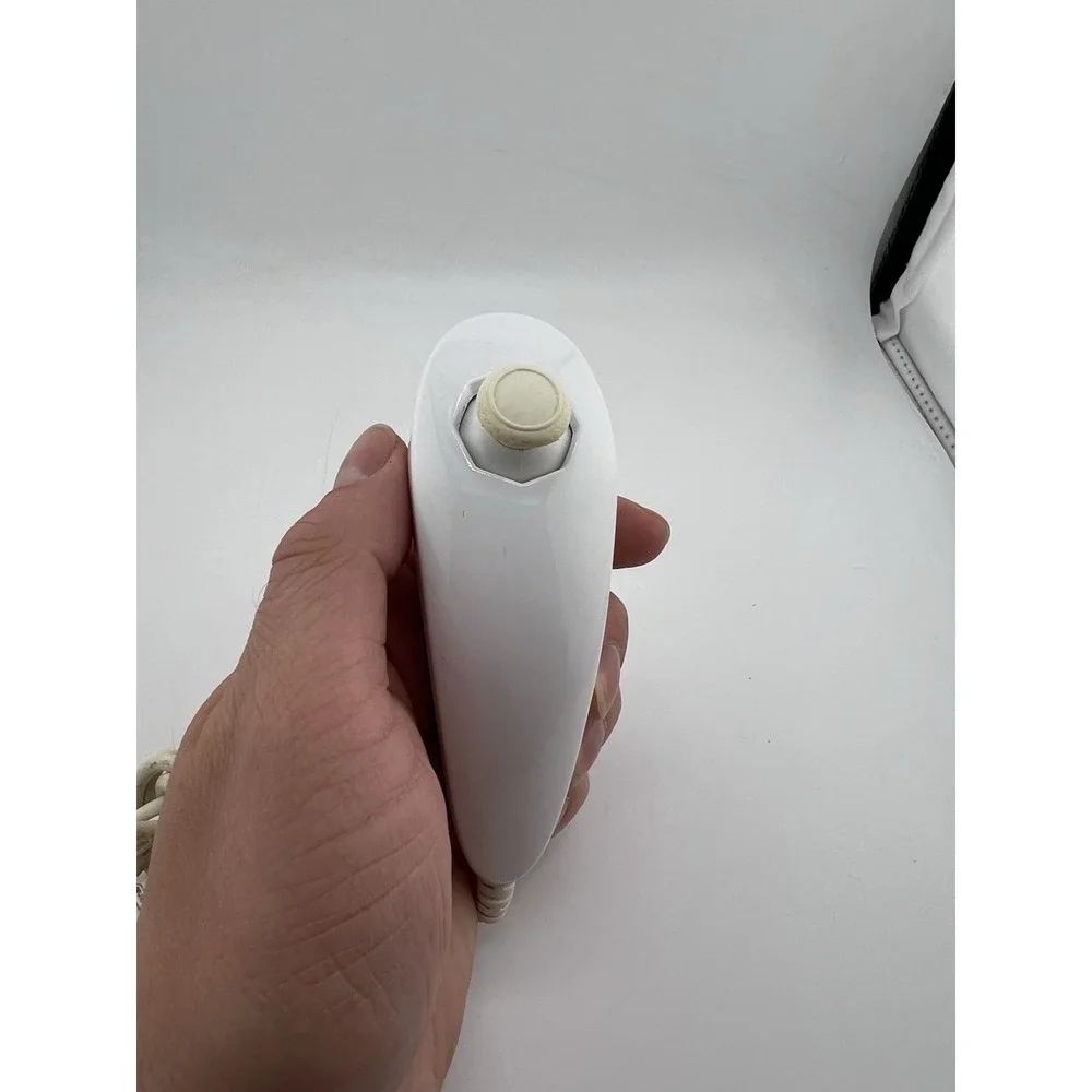 Nintendo Wii OEM RVL-003 White Controller w/ Nunchuck‎ & Sleeve Bundle Tested